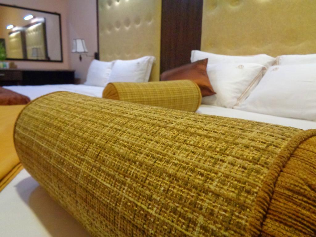 The Queensburry City Hotel Nuwara Eliya Dış mekan fotoğraf