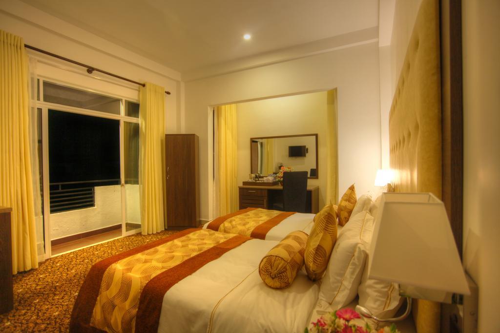 The Queensburry City Hotel Nuwara Eliya Dış mekan fotoğraf